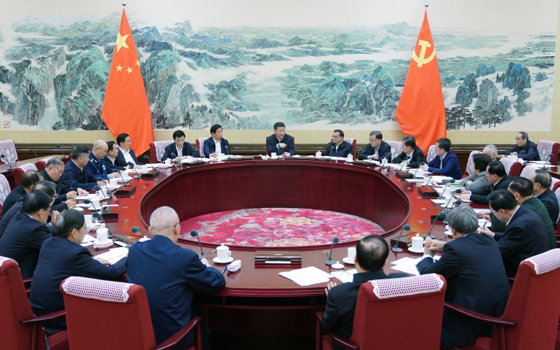 　　12月25日至26日，中共中央政治局召開民主生活會，中共中央總書記習(xí)近平主持會議并發(fā)表重要講話。新華社記者 謝環(huán)馳 攝